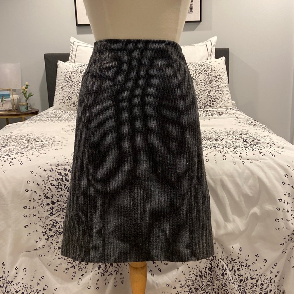 Pencil skirt with pleated back